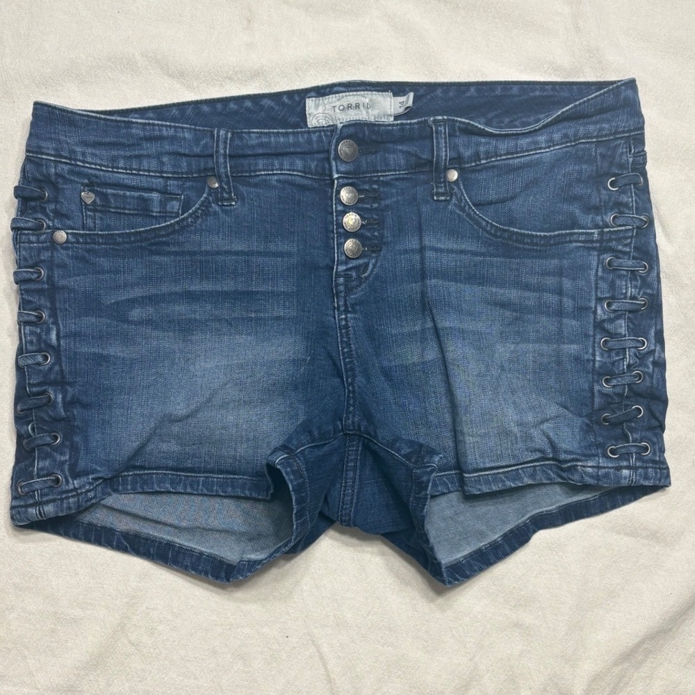 Torrid Denim Shorts Size 14 Dark Wash Lace Up Sides Button Fly Mid Rise